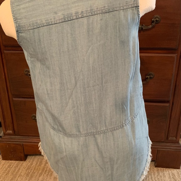 Chambray button-down sleeveless top with a frayed him - Picture 2 of 3